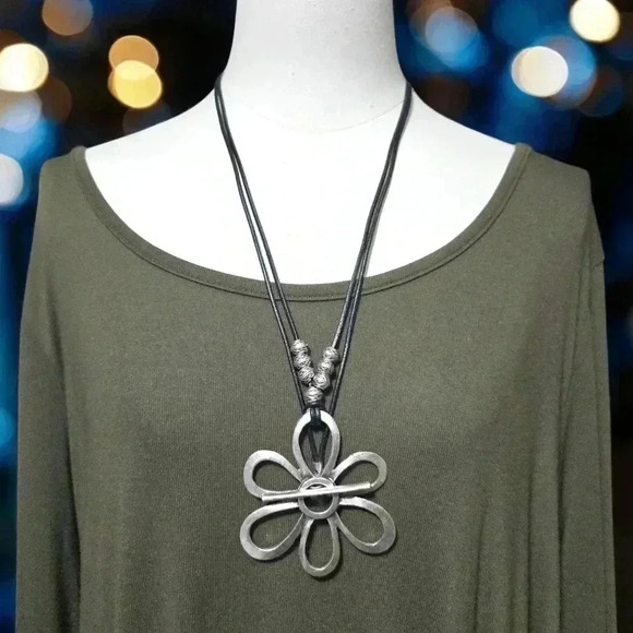 ποΈTurkish Handmade Flower Pendant Necklace Antique Silver Zamak & Leather πΈ - Picture 4 of 13